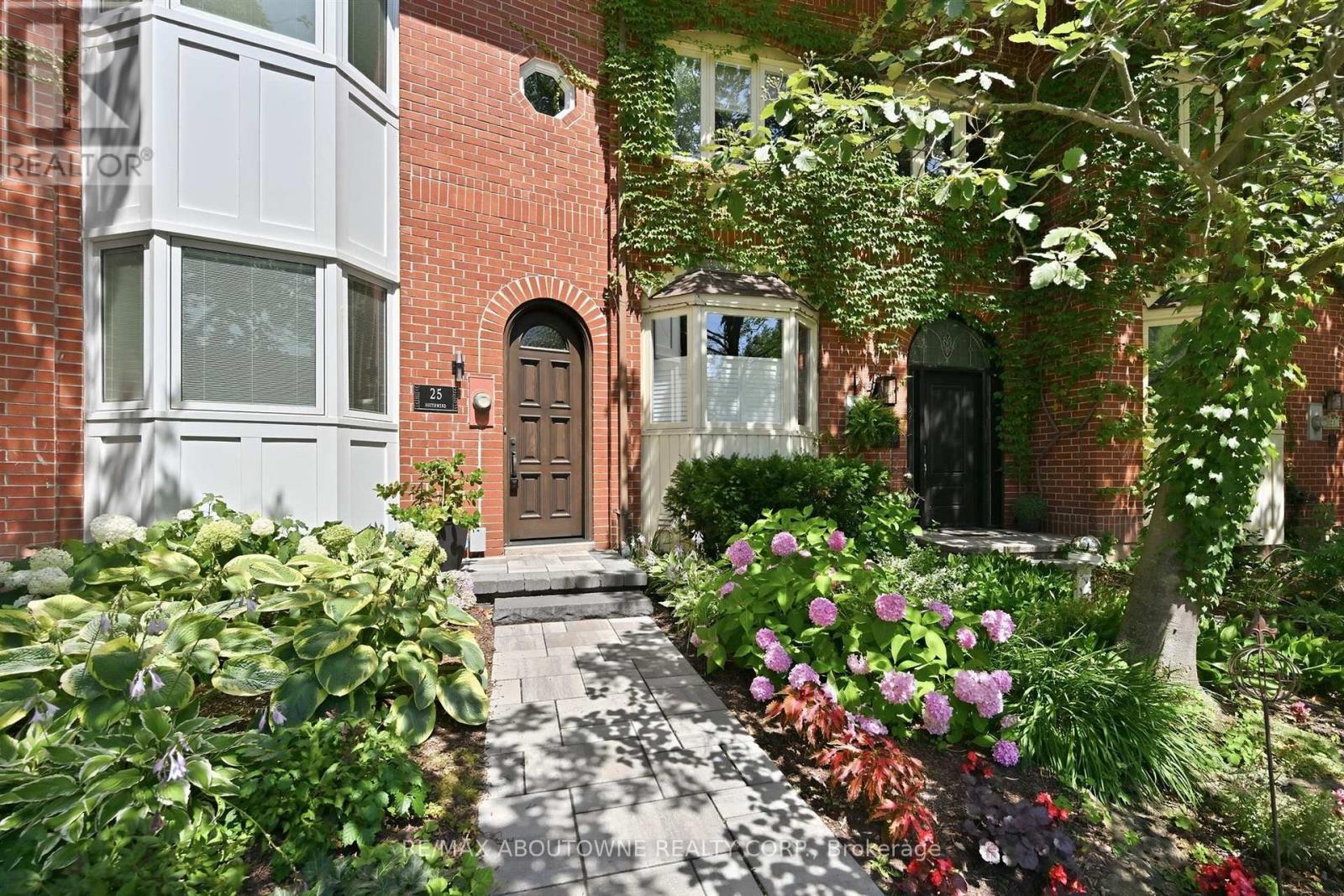 25 SOUTHWIND TERRACE, Oakville, Ontario