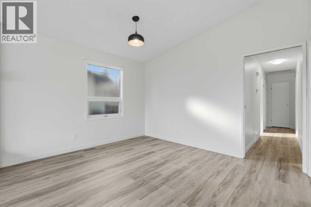 731 Queensland Drive SE, Calgary, Alberta  T2J 4S8 - Photo 11 - A2334302