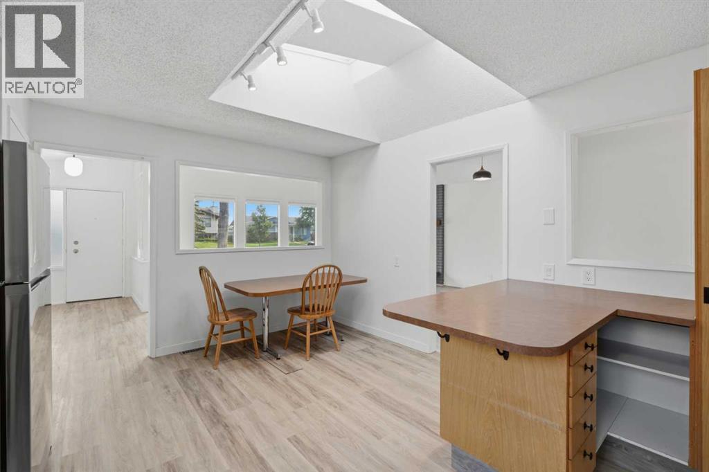 731 Queensland Drive SE, Calgary, Alberta  T2J 4S8 - Photo 17 - A2334302