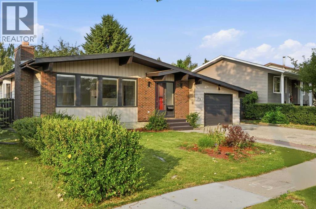 731 Queensland Drive SE, Calgary, Alberta  T2J 4S8 - Photo 2 - A2334302