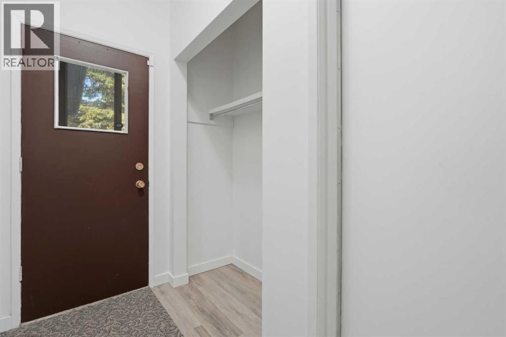 731 Queensland Drive SE, Calgary, Alberta  T2J 4S8 - Photo 28 - A2334302