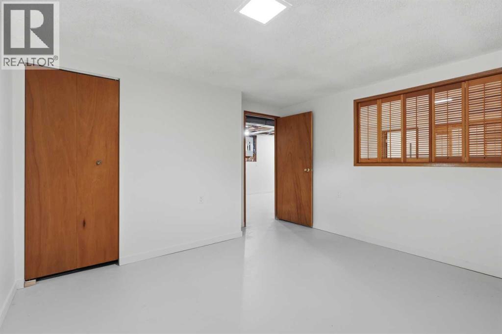 731 Queensland Drive SE, Calgary, Alberta  T2J 4S8 - Photo 31 - A2334302