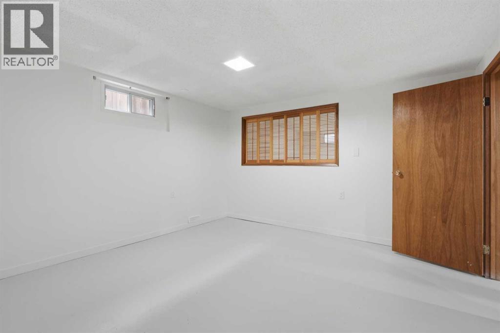 731 Queensland Drive SE, Calgary, Alberta  T2J 4S8 - Photo 34 - A2334302