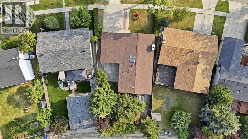 731 Queensland Drive SE, Calgary, Alberta  T2J 4S8 - Photo 4 - A2334302
