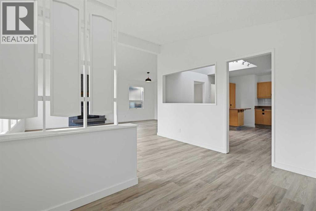 731 Queensland Drive SE, Calgary, Alberta  T2J 4S8 - Photo 5 - A2334302