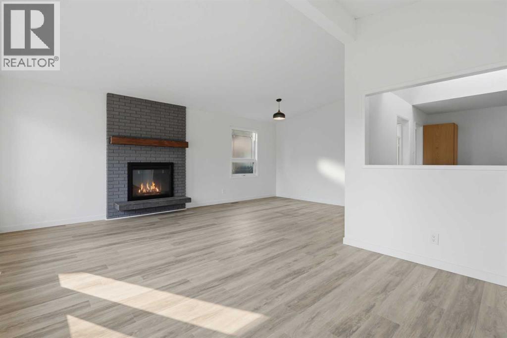 731 Queensland Drive SE, Calgary, Alberta  T2J 4S8 - Photo 8 - A2334302