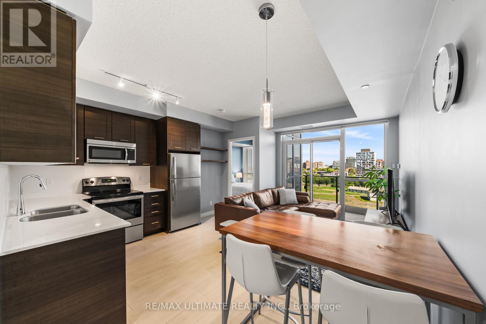 1001 - 50 Bruyeres Mews, Toronto, Ontario  M5V 0A7 - Photo 1 - C13632902