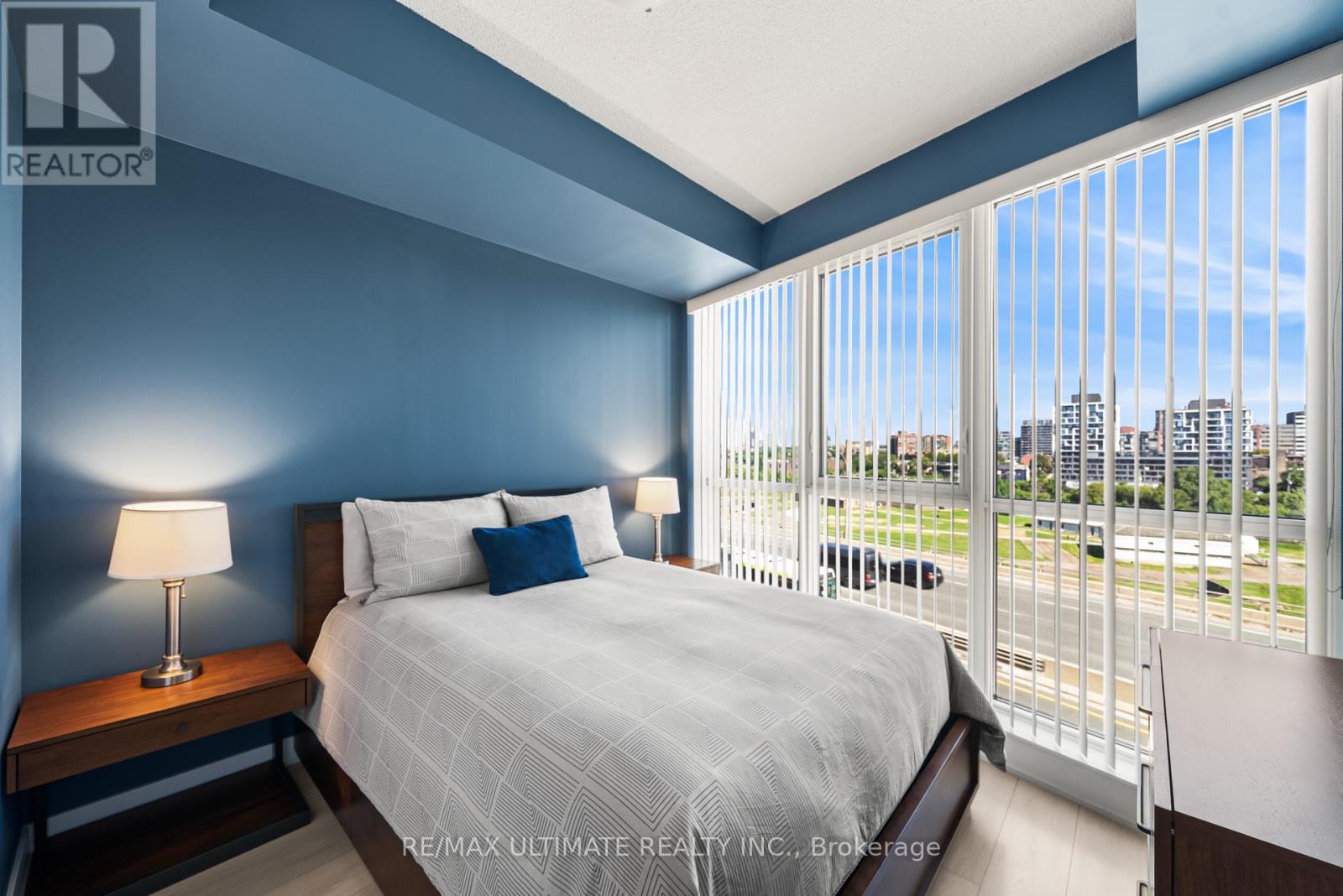 1001 - 50 Bruyeres Mews, Toronto, Ontario  M5V 0A7 - Photo 10 - C13632902