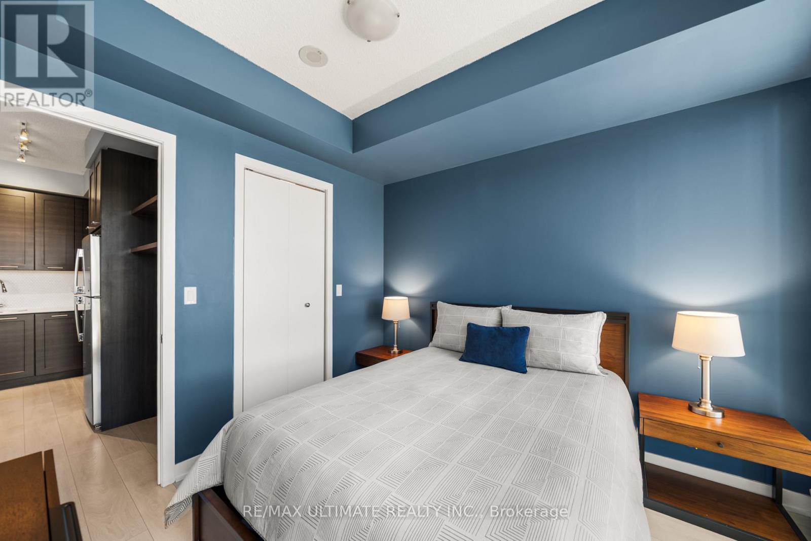 1001 - 50 Bruyeres Mews, Toronto, Ontario  M5V 0A7 - Photo 3 - C13632902