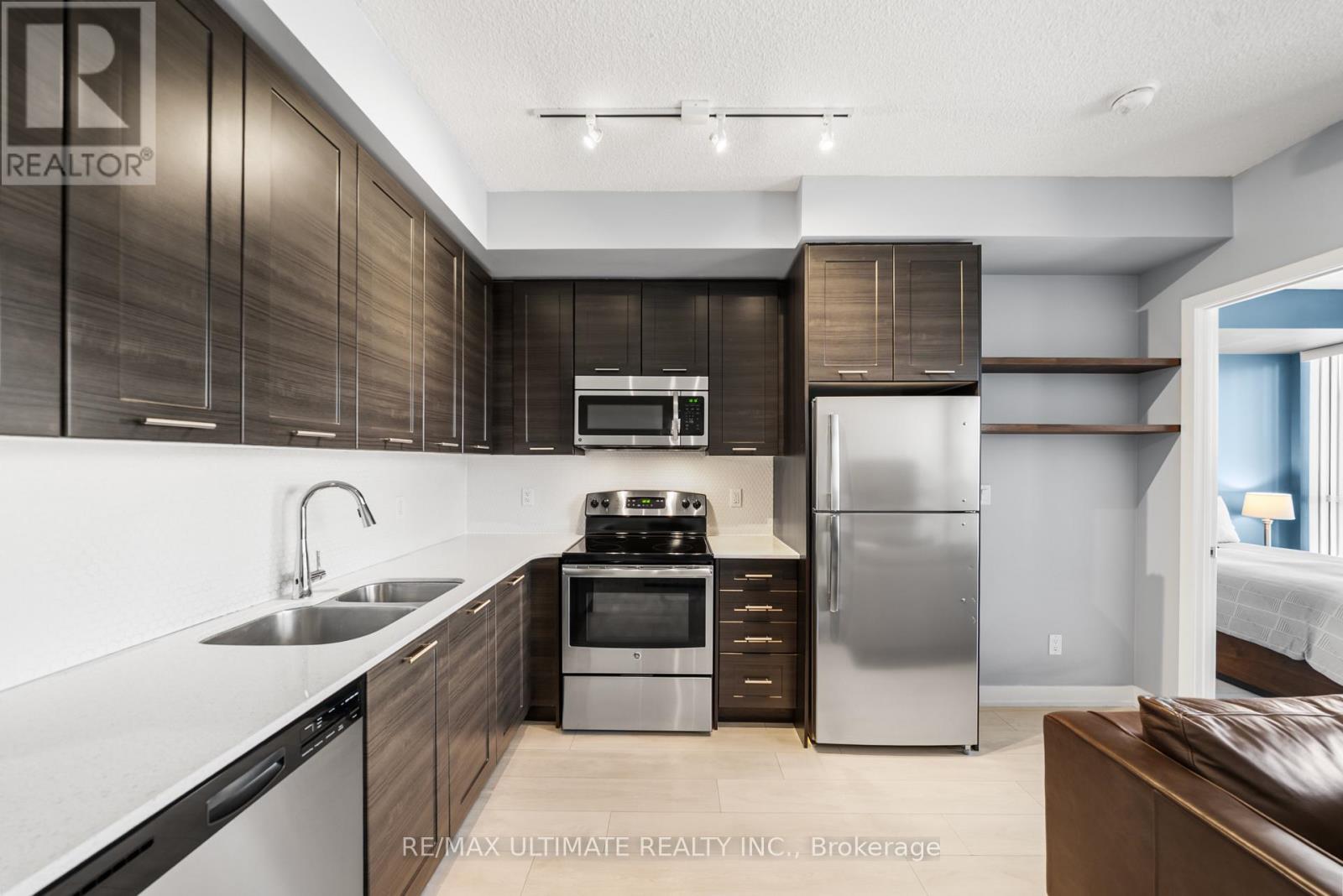 1001 - 50 Bruyeres Mews, Toronto, Ontario  M5V 0A7 - Photo 7 - C13632902