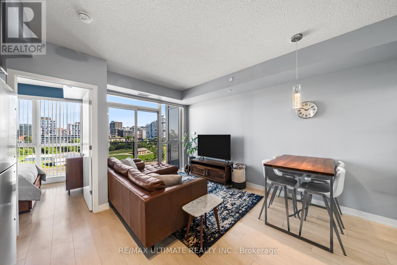 1001 - 50 Bruyeres Mews, Toronto, Ontario  M5V 0A7 - Photo 9 - C13632902
