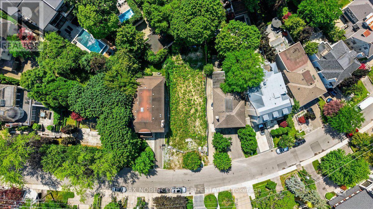 180 DUNVEGAN ROAD, Toronto, Ontario