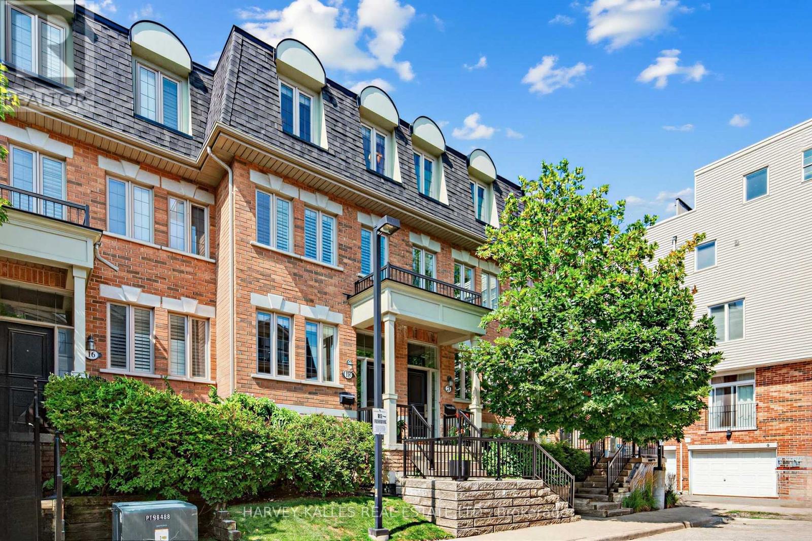 18 SARGENT LANE, Toronto, Ontario