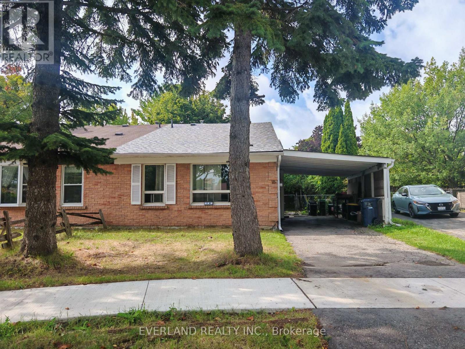 <div class="slider-price">$736,000</div><p>18 Camberley Court, Toronto, Ontario</p>