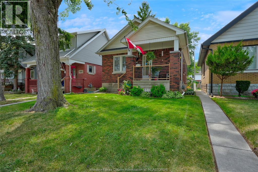 987 CURRY, Windsor, Ontario