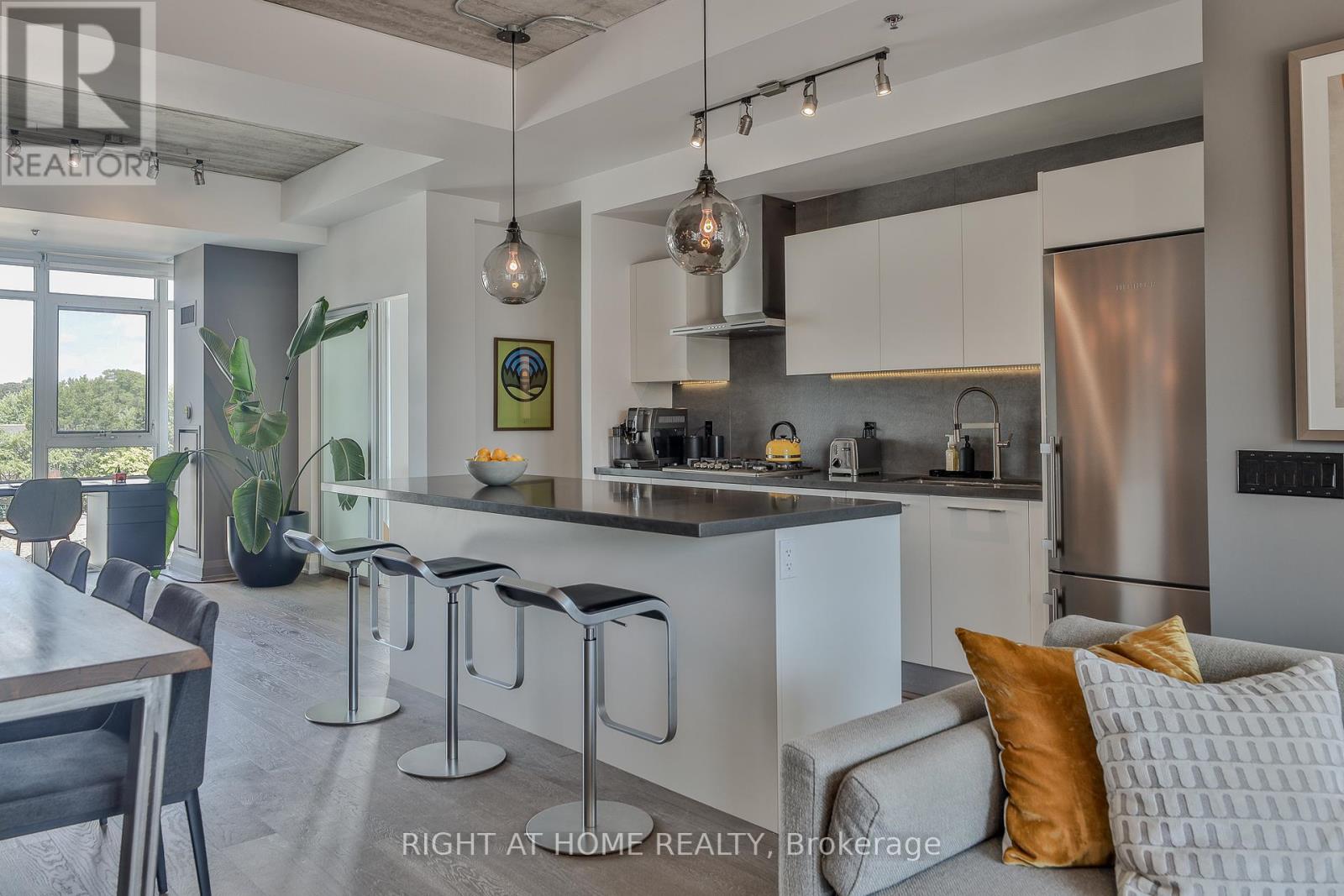 405 - 41 OSSINGTON AVENUE, Toronto, Ontario