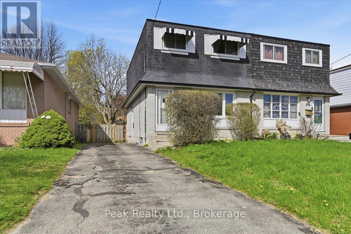 644 Perry Crescent, Oshawa, Ontario  L1J 2E3 - Photo 3 - E13496124