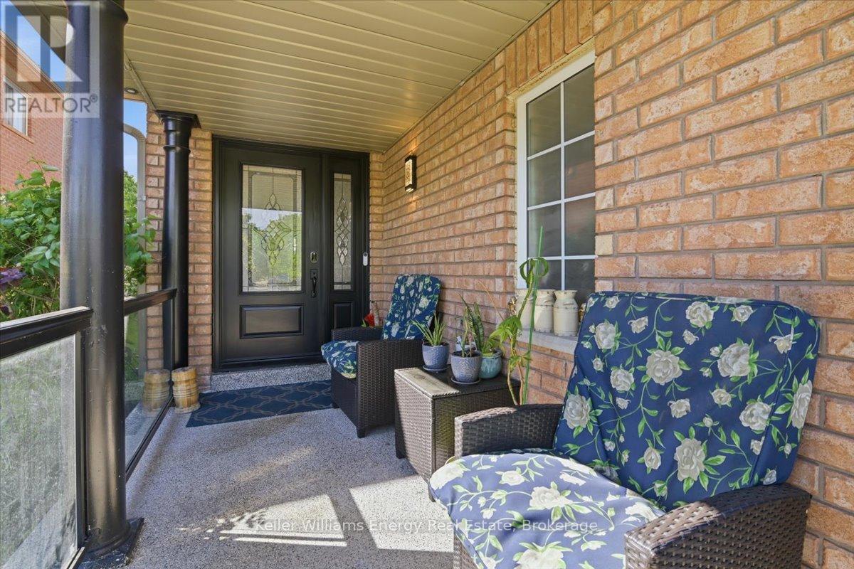 9 Iberville Road W, Whitby, Ontario  L1M 1H5 - Photo 3 - E13633178