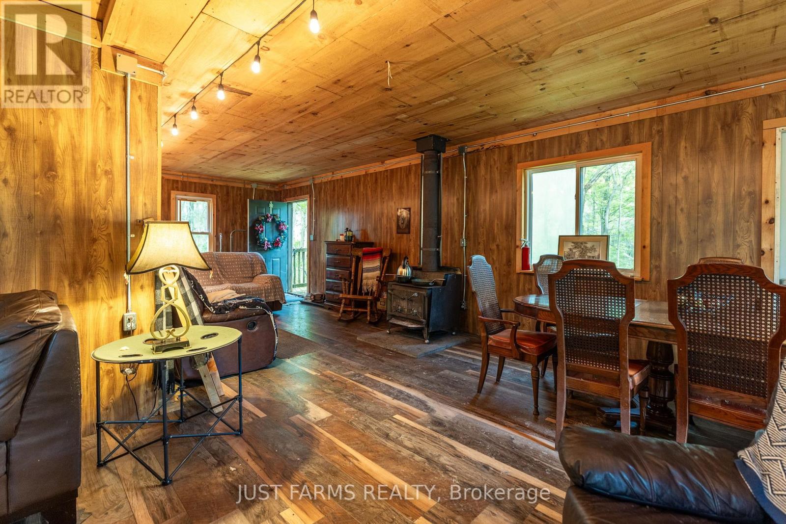 1052 Longwoods Road, Southwest Middlesex, Ontario  N0L 1Z0 - Photo 11 - X13633112