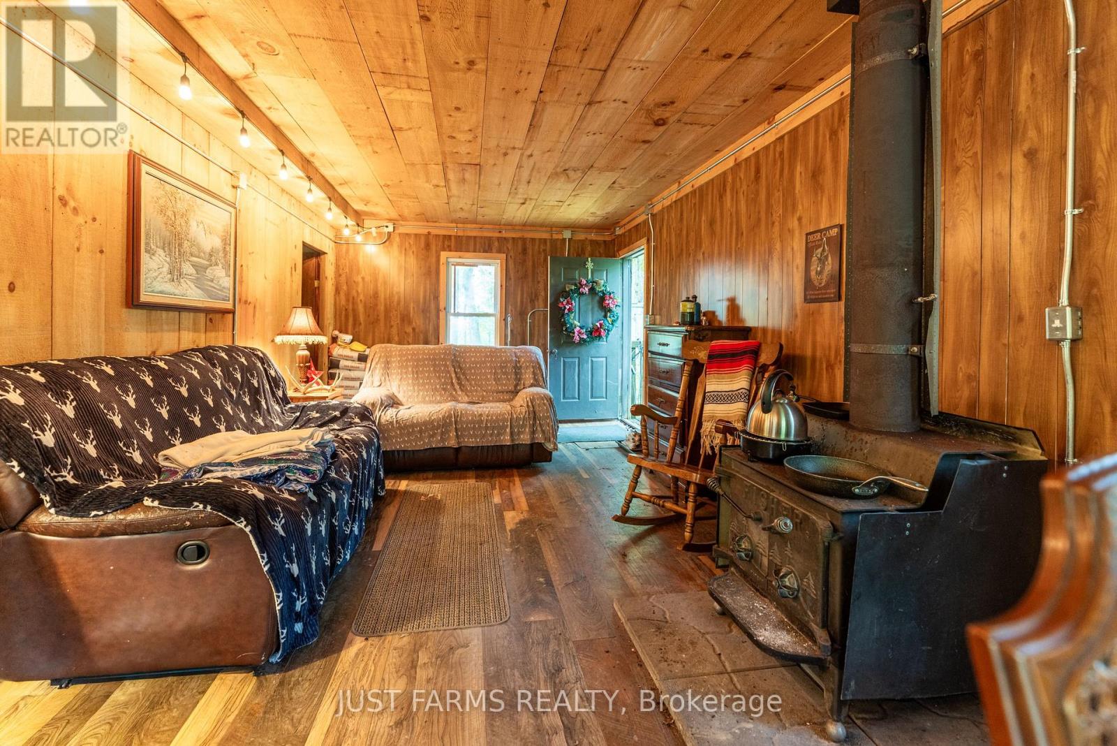 1052 Longwoods Road, Southwest Middlesex, Ontario  N0L 1Z0 - Photo 12 - X13633112