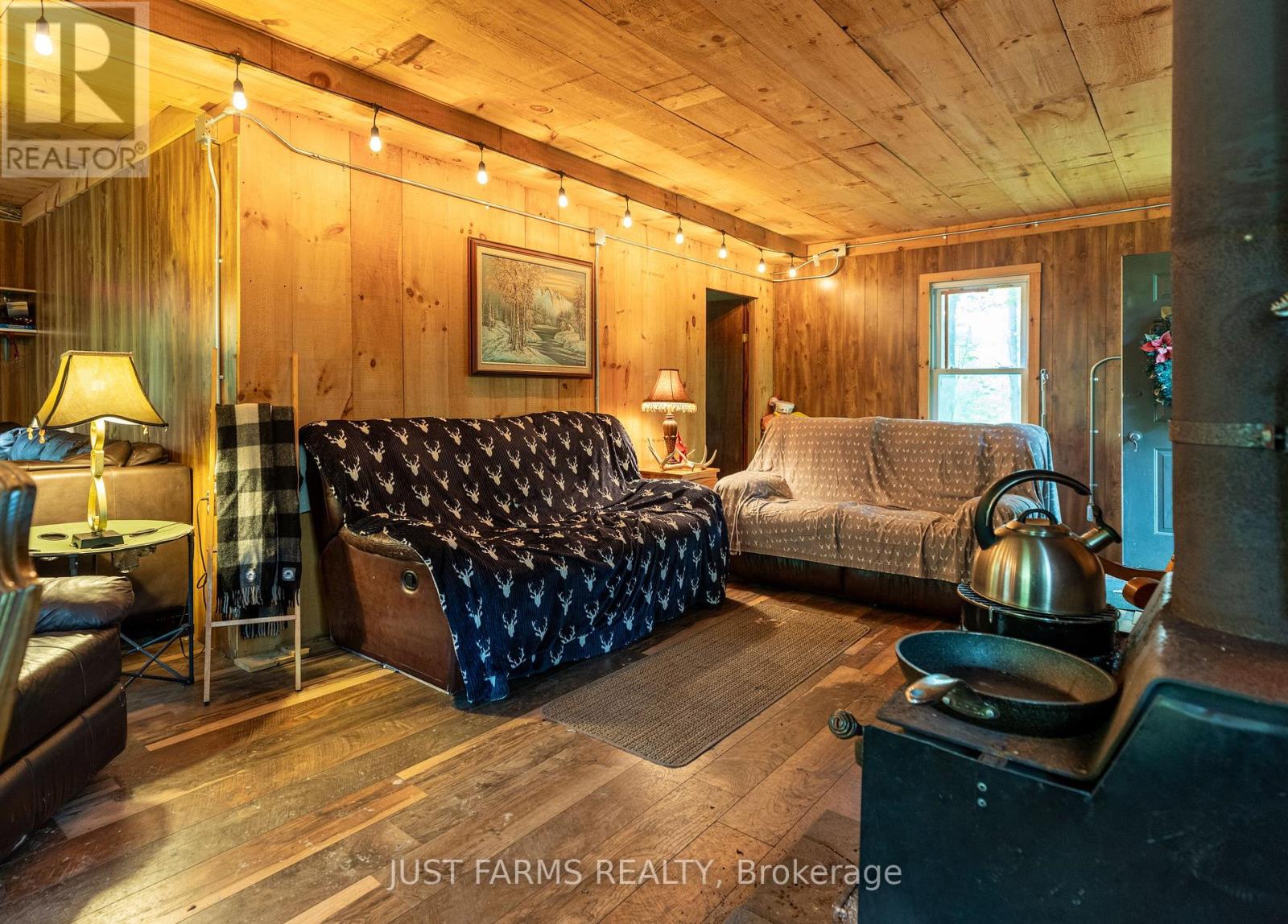 1052 Longwoods Road, Southwest Middlesex, Ontario  N0L 1Z0 - Photo 8 - X13633112