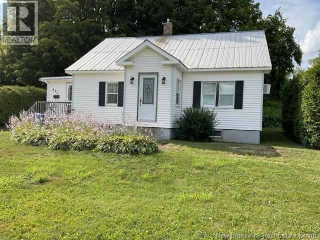 497 Main Street, Woodstock, New Brunswick  E7M 2B8 - Photo 1 - NB145240