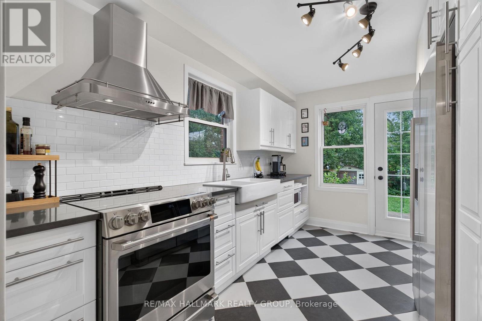 2110 Blossom Drive, Ottawa, Ontario  K1H 6G8 - Photo 13 - X13633288