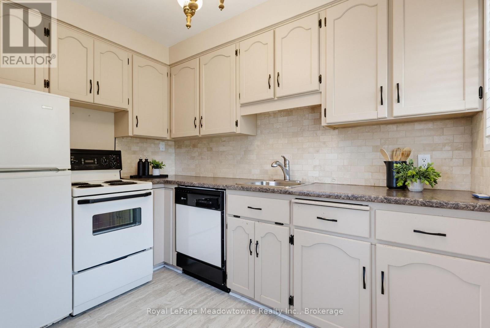 228 Bell Street, Milton, Ontario L9T 2A9 - Photo 10 - W13633056