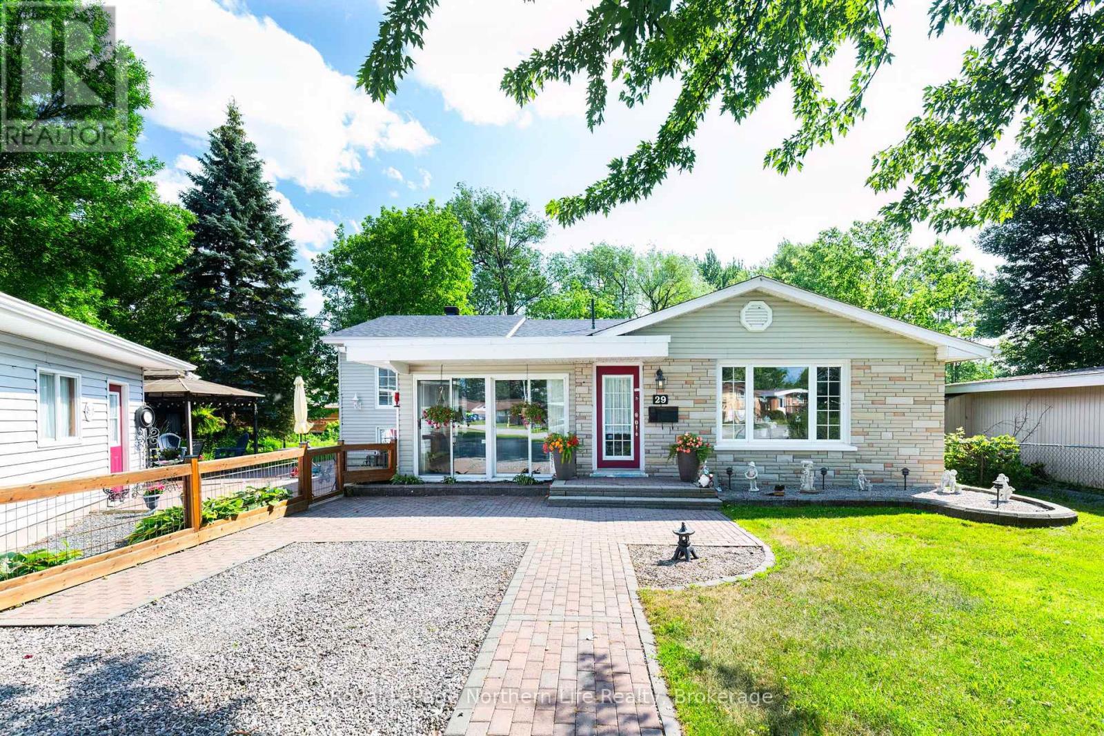 29 Marshall Park Drive, North Bay, Ontario  P1A 2N8 - Photo 2 - X13633148