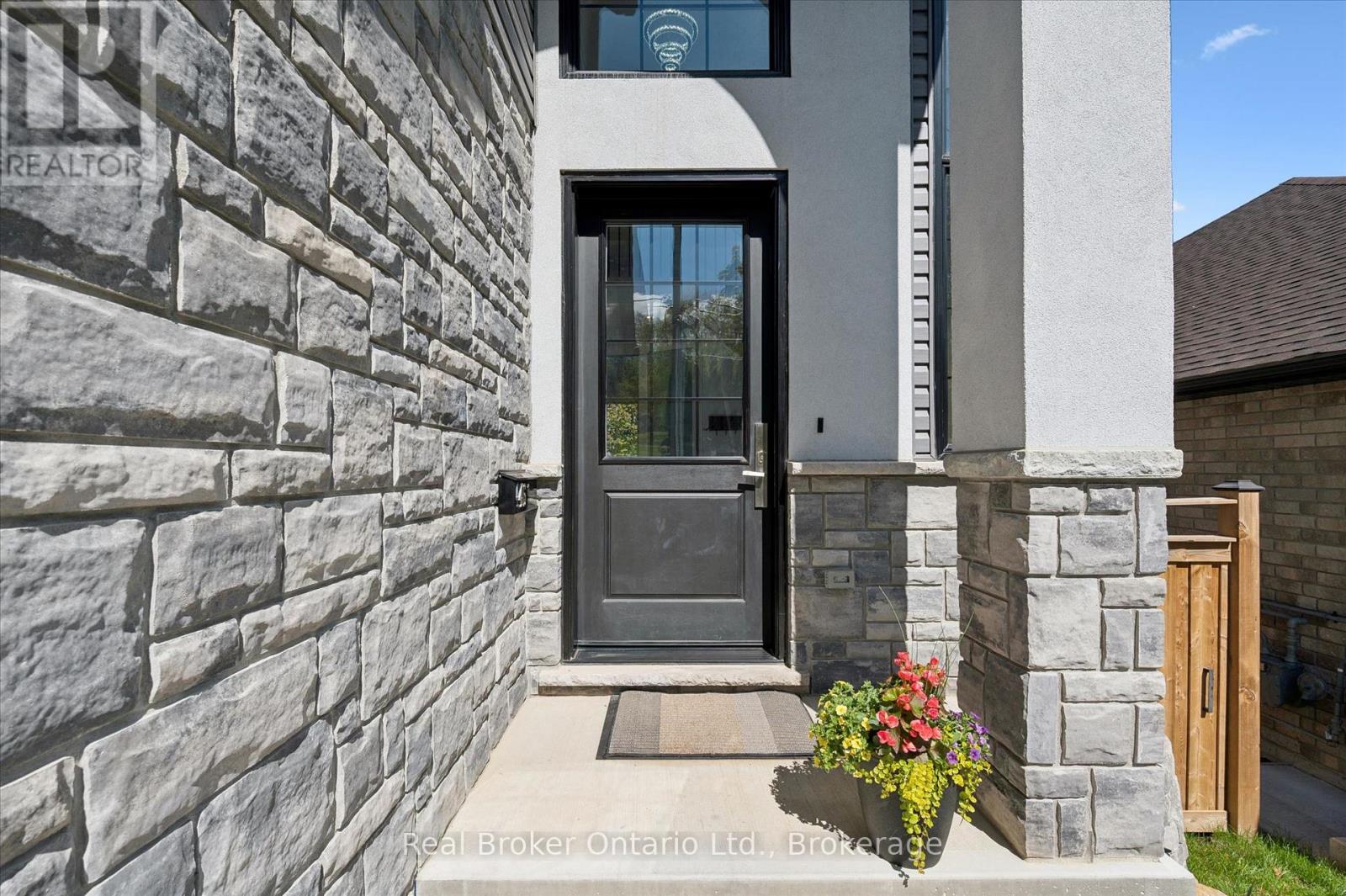 46 Washington Street, Brant (Paris), Ontario  N3L 2A7 - Photo 4 - X13633046
