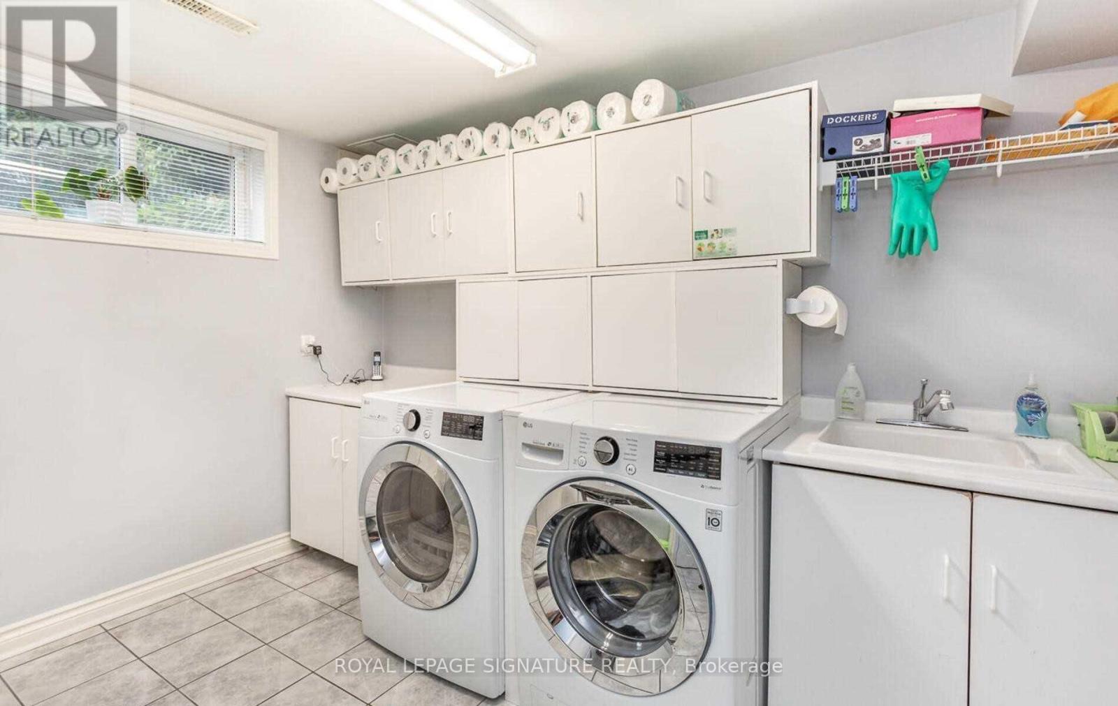 2 Hillcrest Drive, Toronto, Ontario  M6G 2C9 - Photo 16 - C13633176