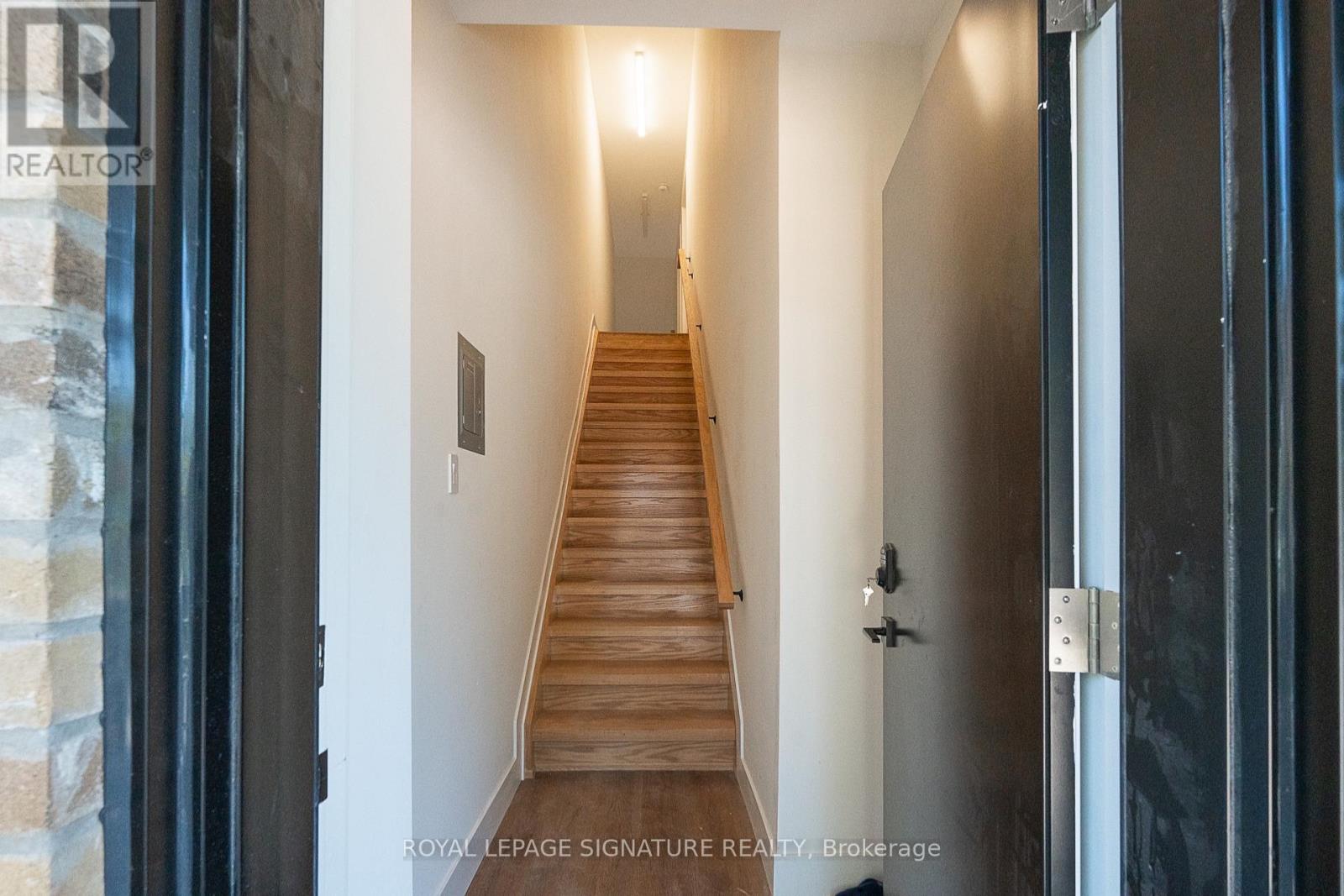 #5 - 7 Earnscliffe Road, Toronto, Ontario  M6E 1J4 - Photo 2 - C13633190