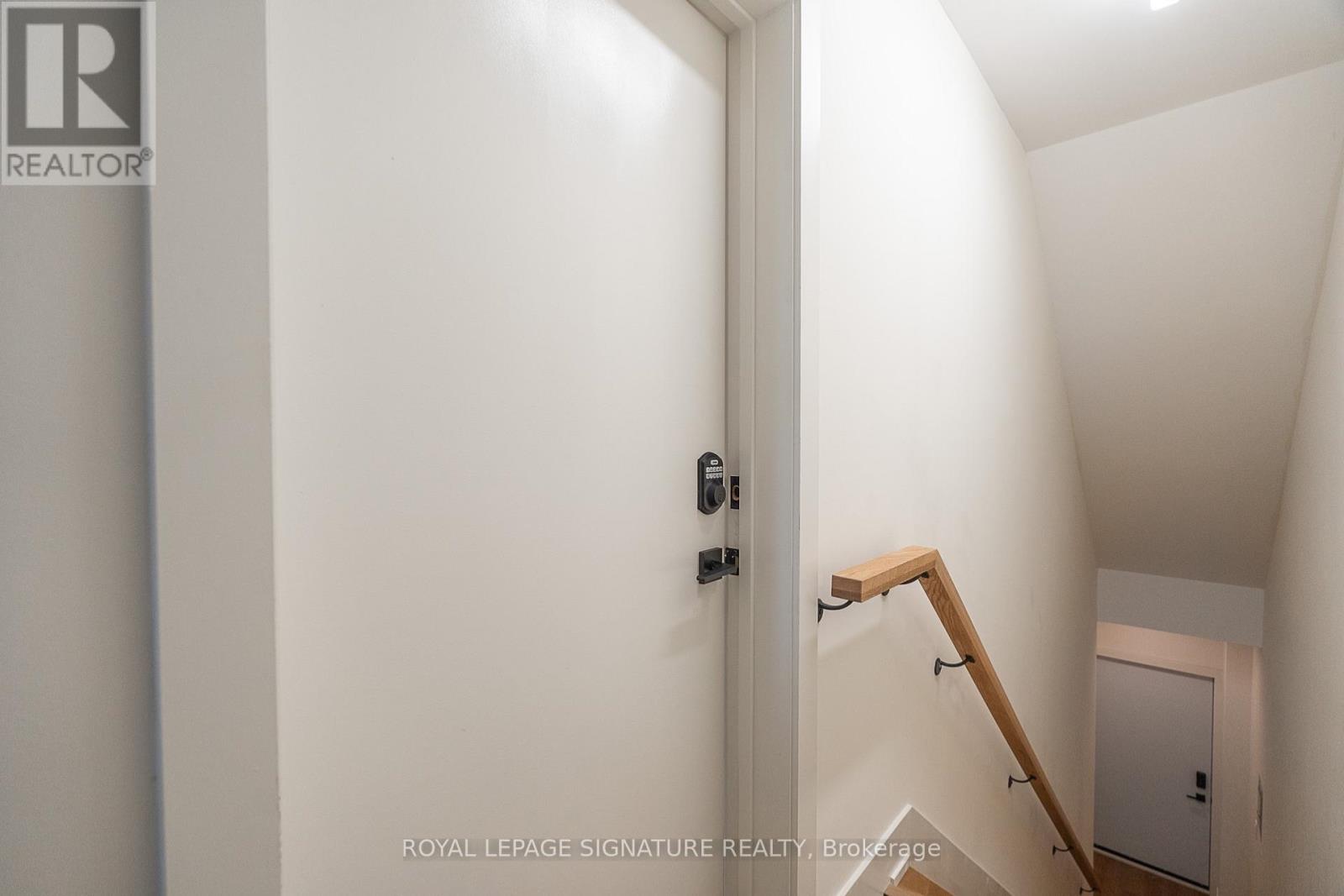 #5 - 7 Earnscliffe Road, Toronto, Ontario  M6E 1J4 - Photo 3 - C13633190