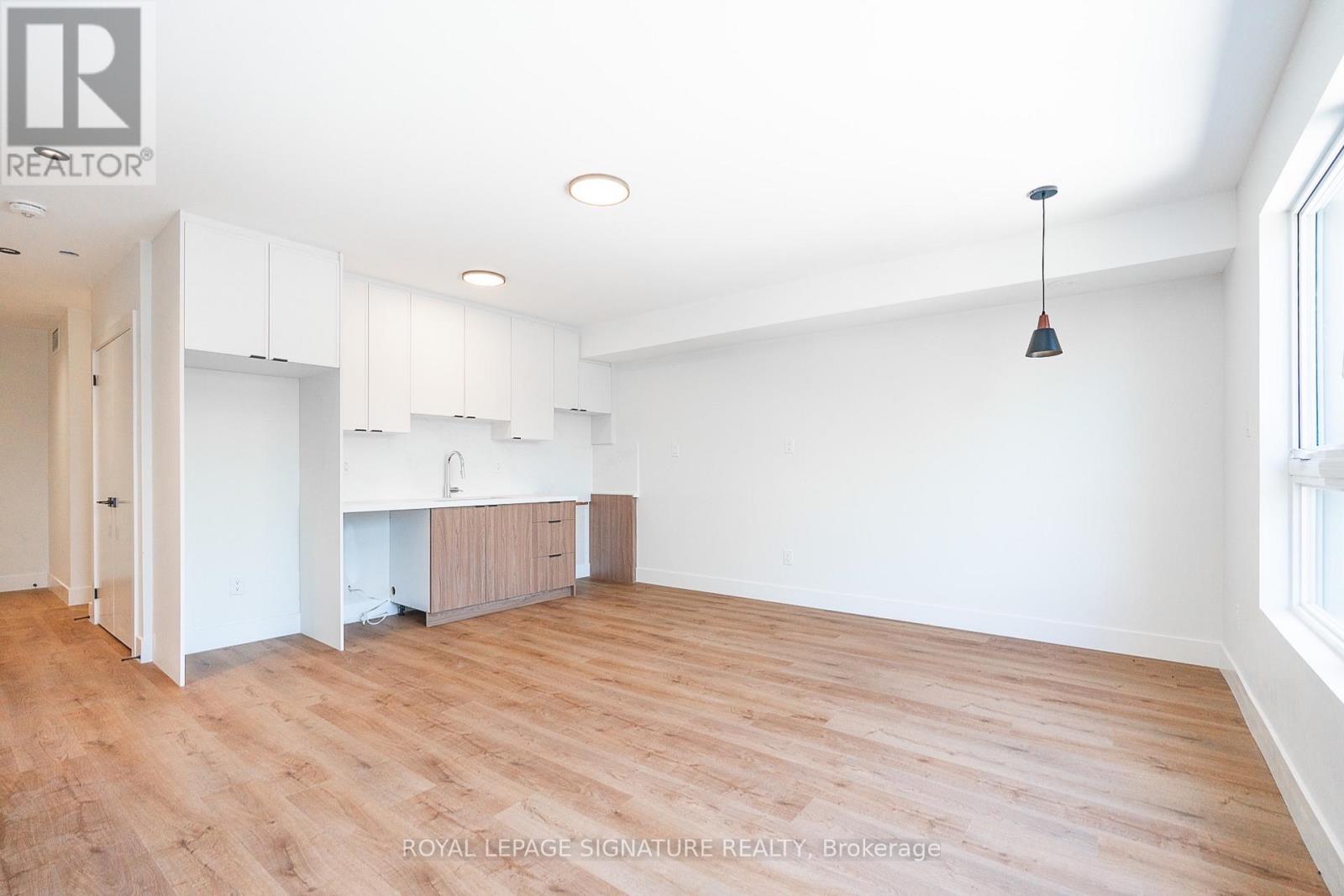 #5 - 7 Earnscliffe Road, Toronto, Ontario  M6E 1J4 - Photo 7 - C13633190