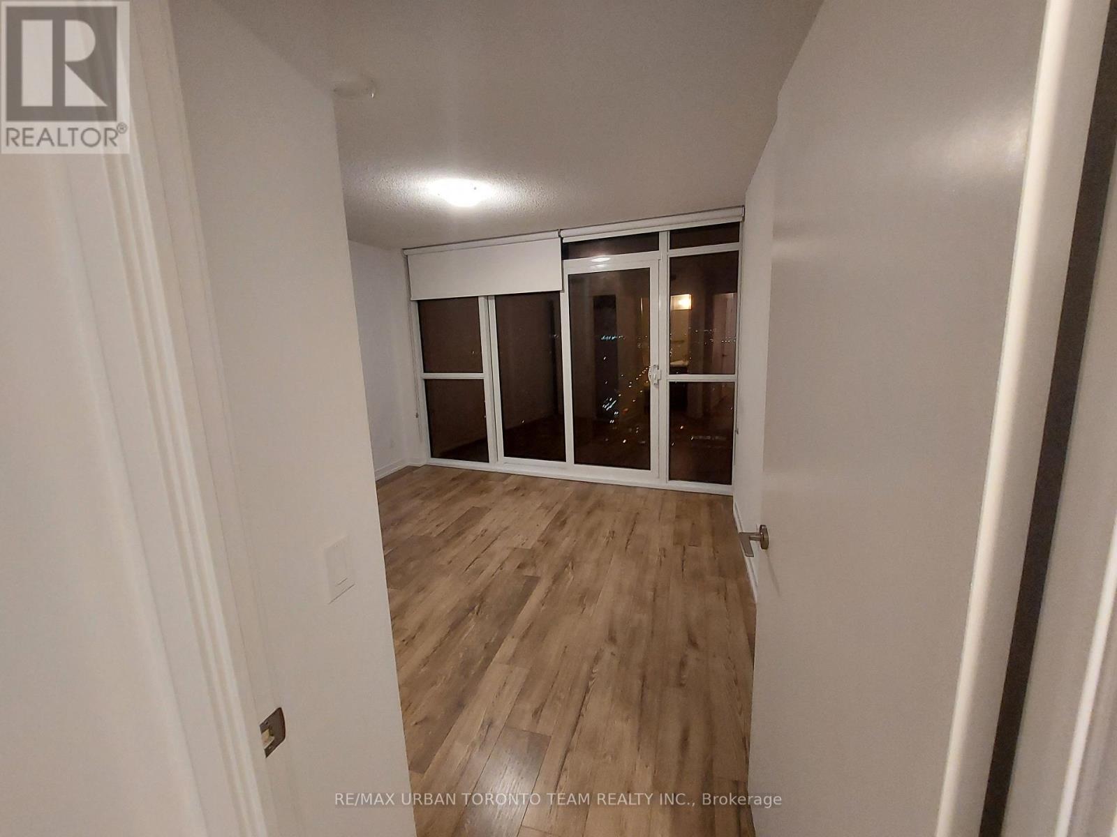 2010 - 125 Redpath Avenue, Toronto, Ontario M4S 0B5 - Photo 12 - C13633278