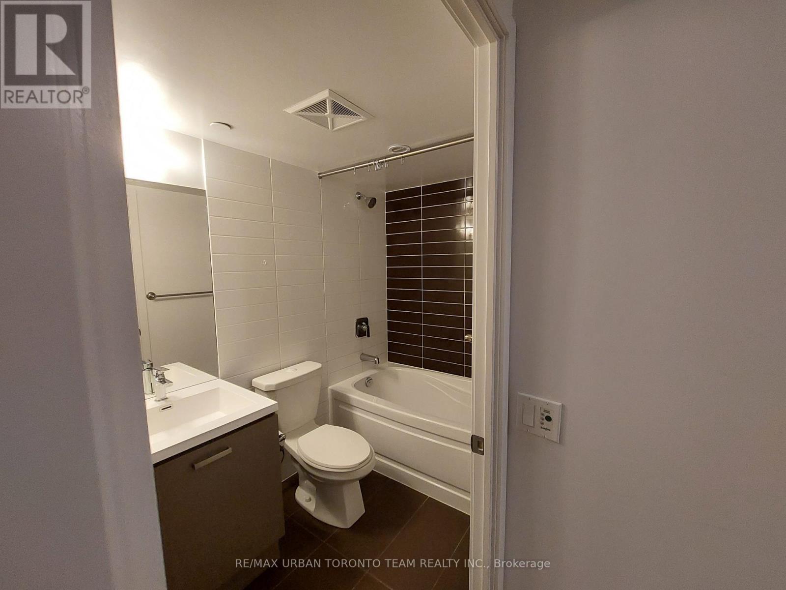 2010 - 125 Redpath Avenue, Toronto, Ontario M4S 0B5 - Photo 14 - C13633278