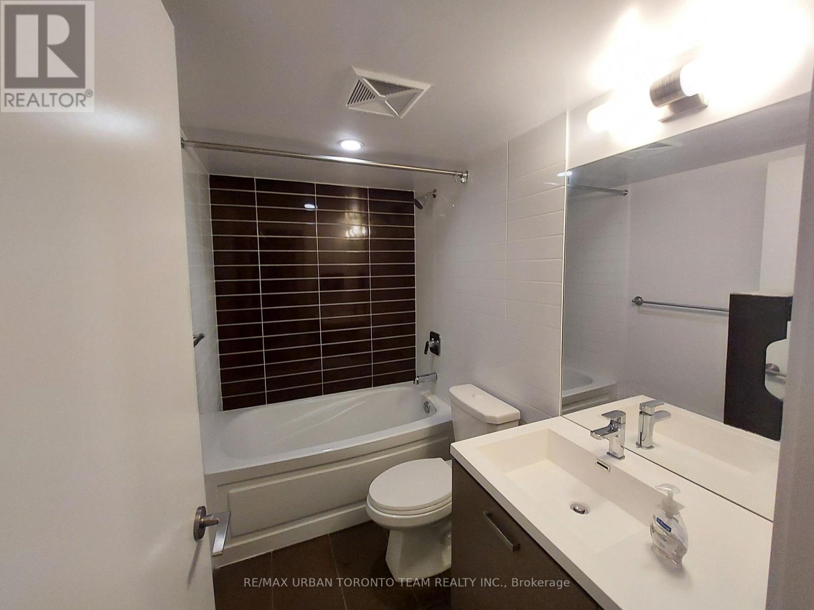 2010 - 125 Redpath Avenue, Toronto, Ontario M4S 0B5 - Photo 18 - C13633278