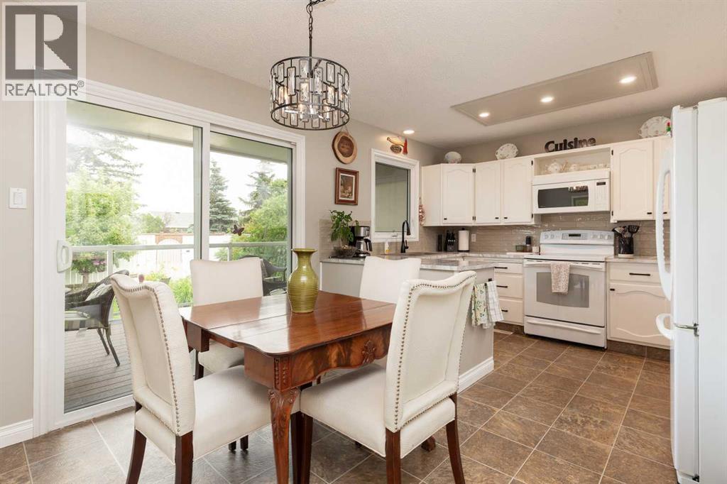 10 Seneca Place W, Lethbridge, Alberta  T1K 4M7 - Photo 1 - A2332554