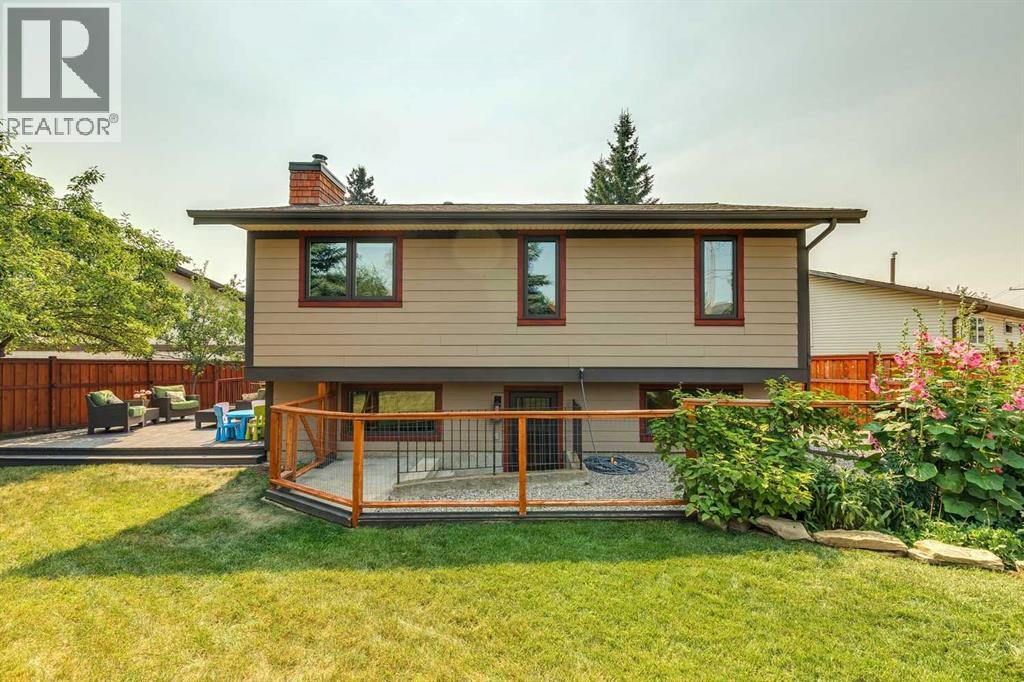 127 Ranchridge Court NW, Calgary, Alberta  T3G 1W4 - Photo 4 - A2334295