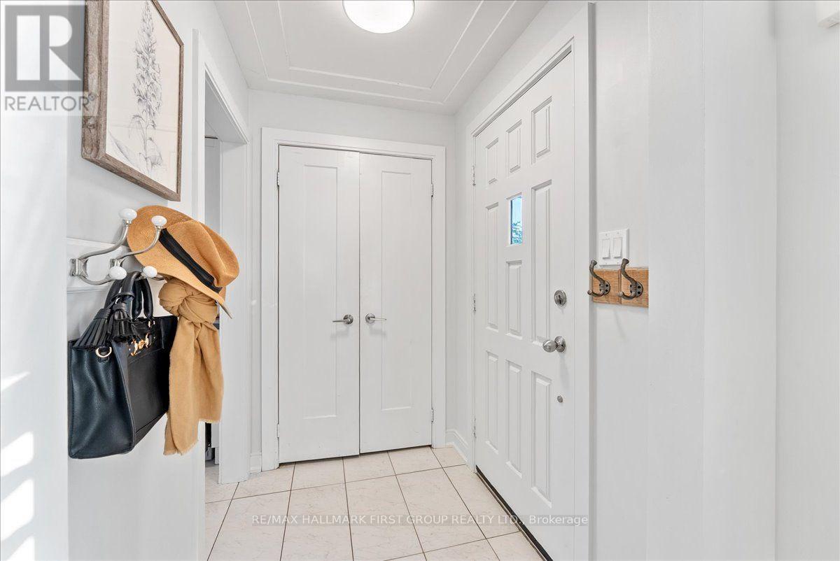 721 Leaside Street, Pickering, Ontario  L1W 2X2 - Photo 3 - E13633294