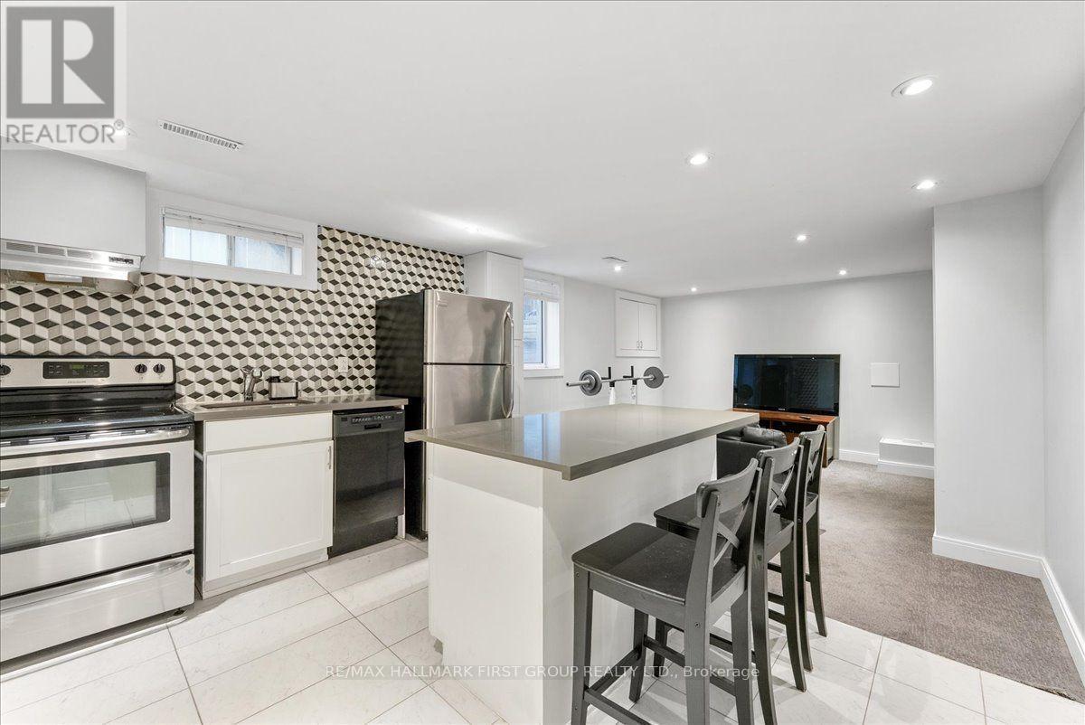 721 Leaside Street, Pickering, Ontario  L1W 2X2 - Photo 32 - E13633294