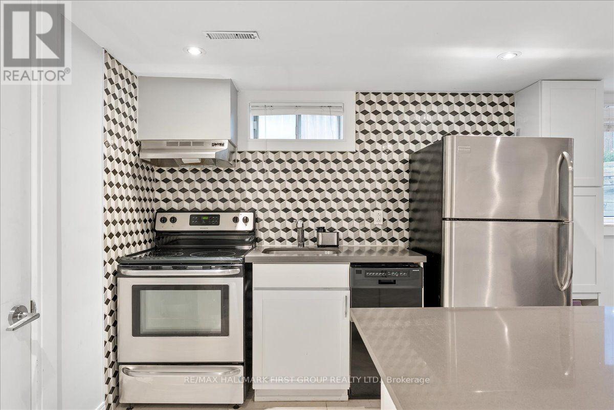 721 Leaside Street, Pickering, Ontario  L1W 2X2 - Photo 34 - E13633294