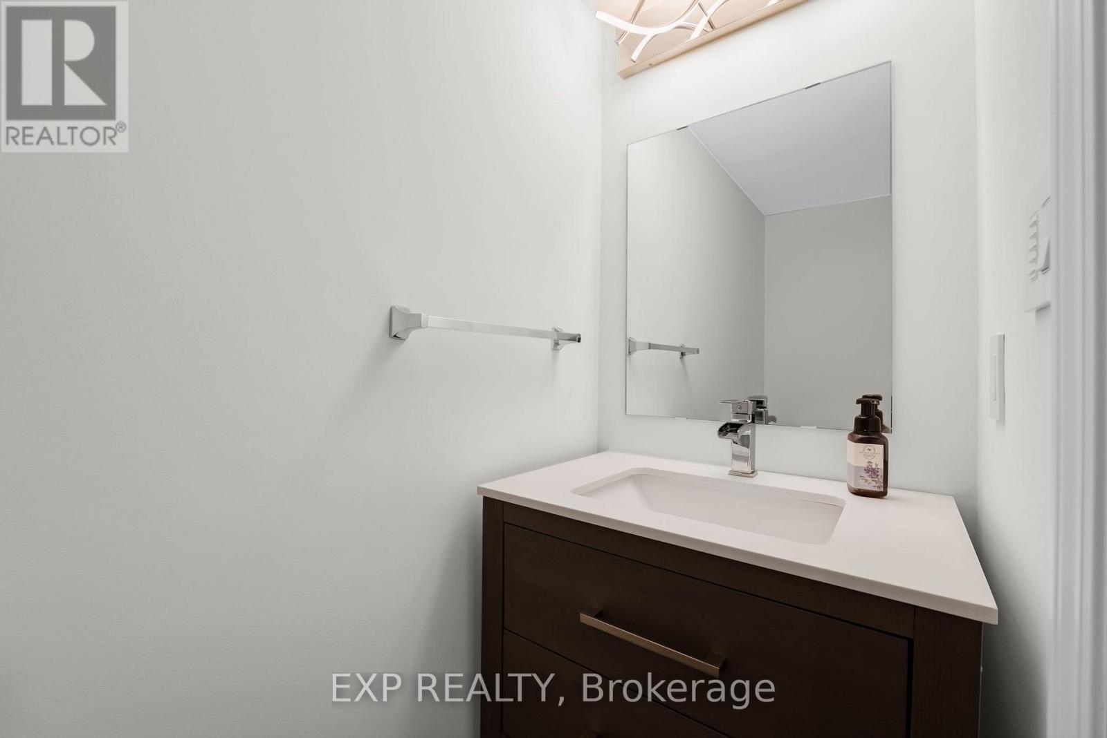 104 Gordon Circle, Newmarket, Ontario  L3Y 0C9 - Photo 8 - N13633116