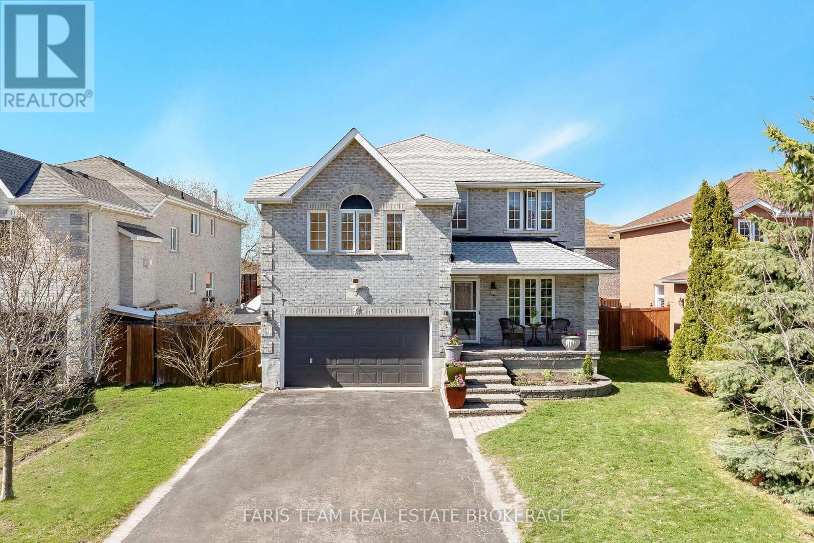 4 Whispering Pine Place, Barrie, Ontario  L4N 9R9 - Photo 1 - S13633028
