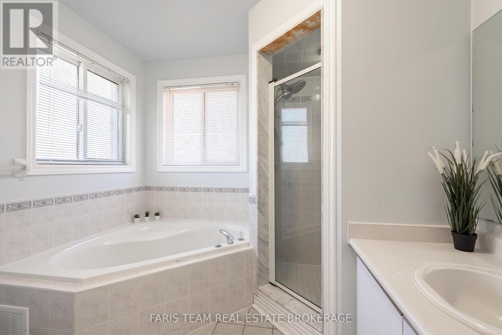 4 Whispering Pine Place, Barrie, Ontario  L4N 9R9 - Photo 23 - S13633028