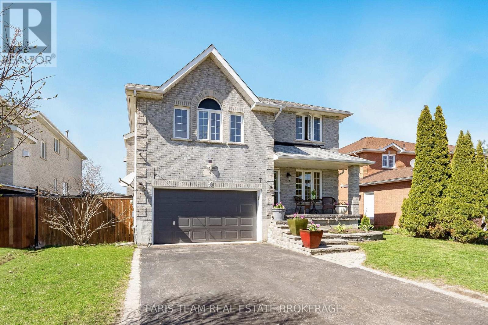 4 Whispering Pine Place, Barrie, Ontario  L4N 9R9 - Photo 3 - S13633028