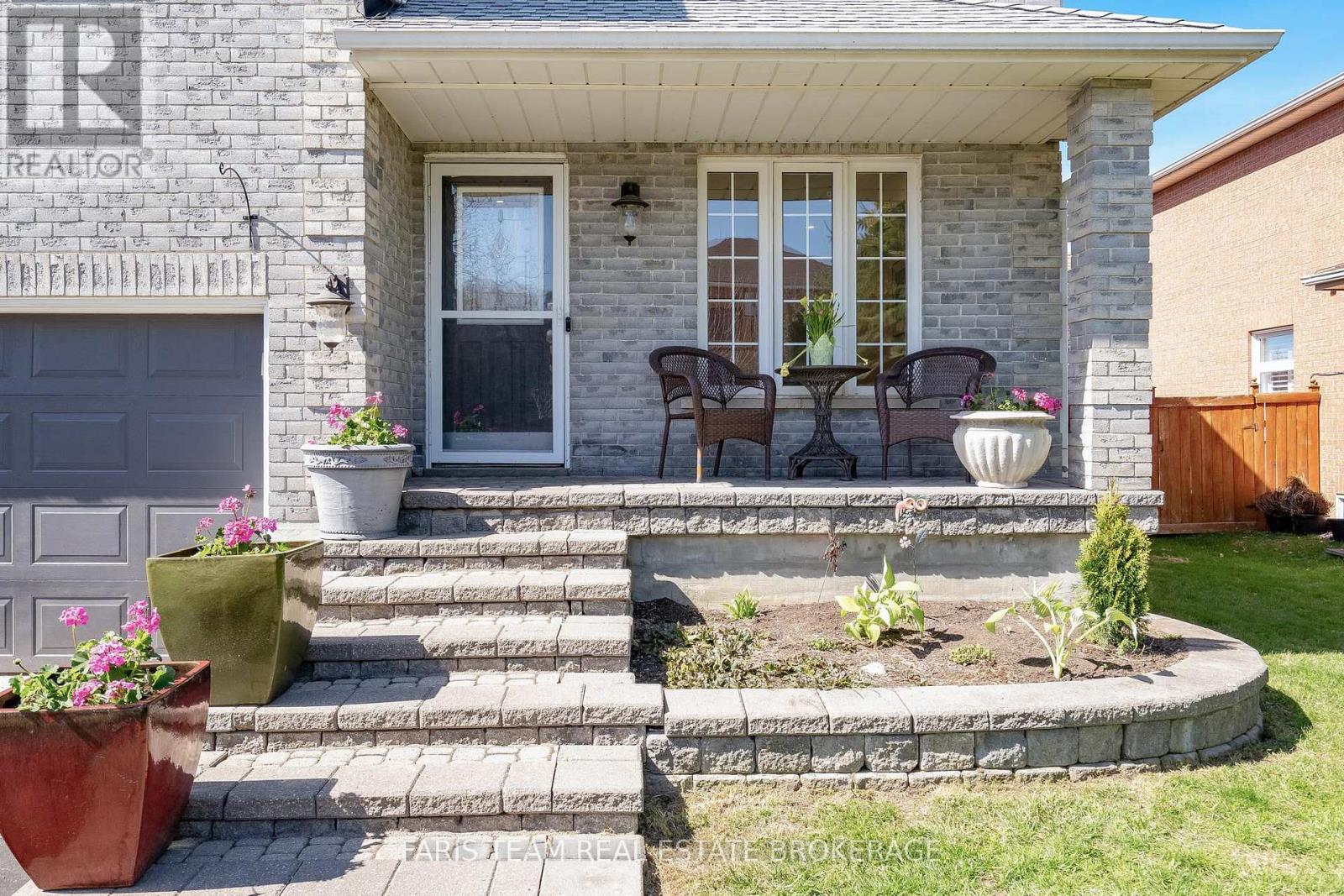 4 Whispering Pine Place, Barrie, Ontario  L4N 9R9 - Photo 4 - S13633028