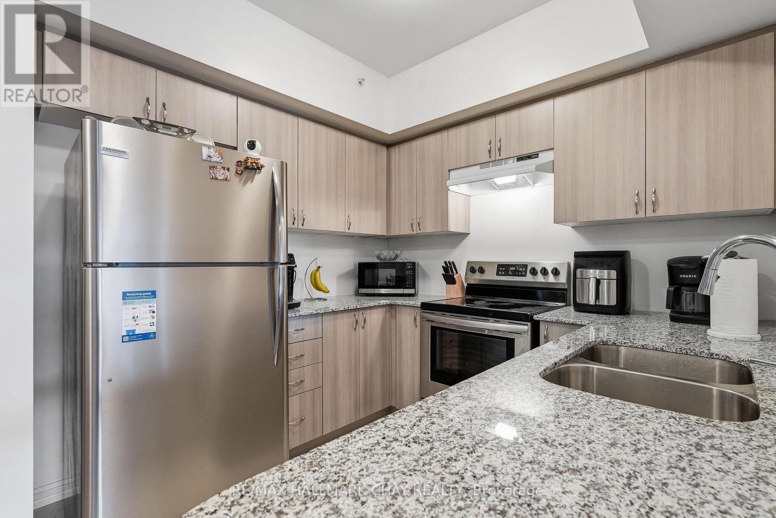 409 - 302 Essa Road, Barrie, Ontario  L9J 0H3 - Photo 7 - S13633244