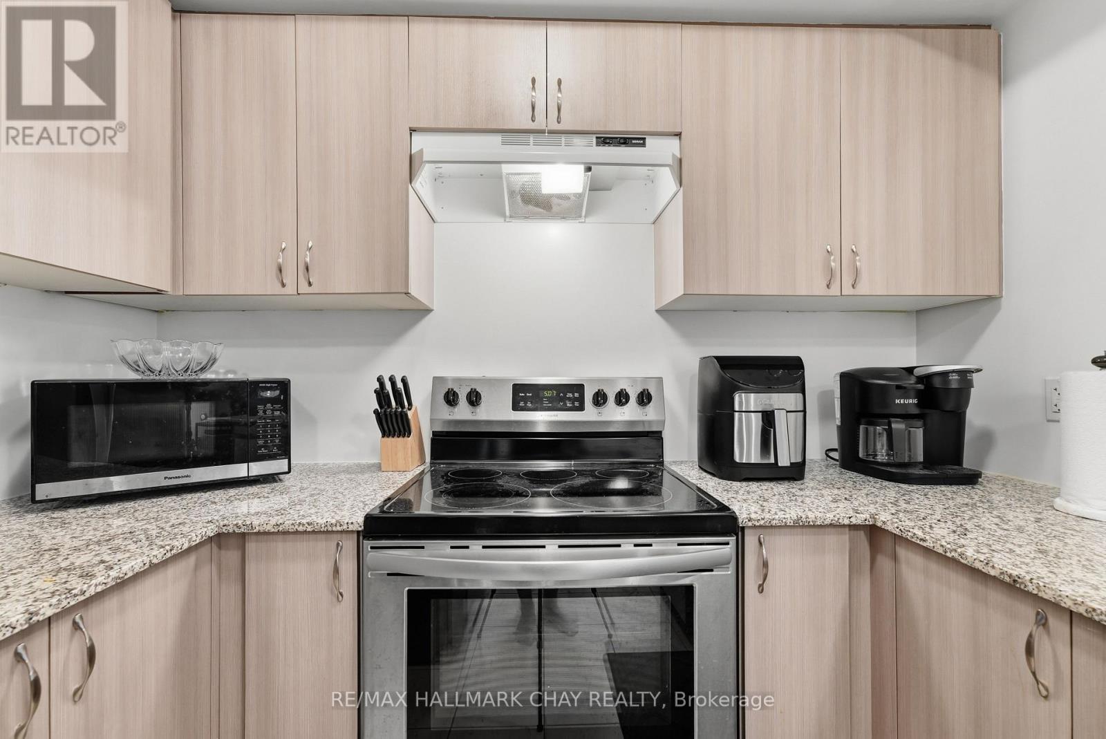 409 - 302 Essa Road, Barrie, Ontario  L9J 0H3 - Photo 8 - S13633244