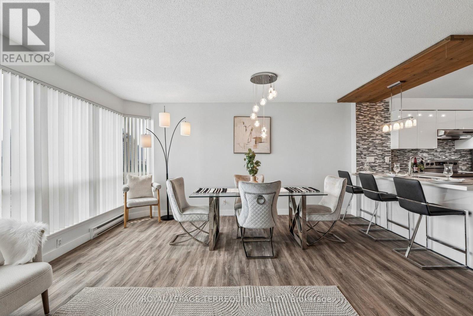 906 - 18 LEE CENTRE DRIVE, Toronto, Ontario